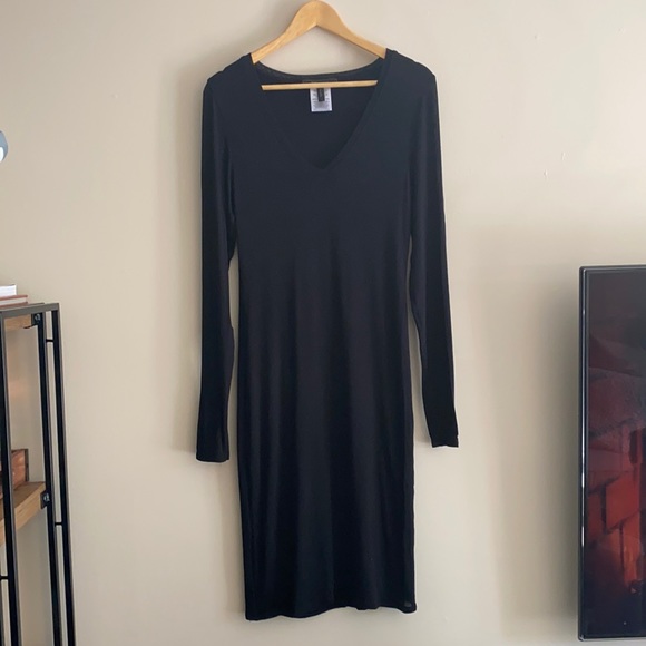 BCBGMAXAZRIA “TORI” V NECK, LONG SLEEVE DRESS - Picture 3 of 7
